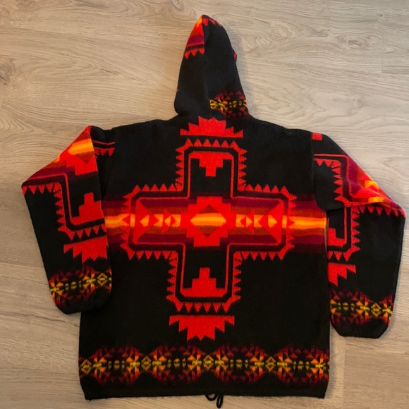 Artesan Hand Made Ecuadorian Sweater - Picture 4 of 5